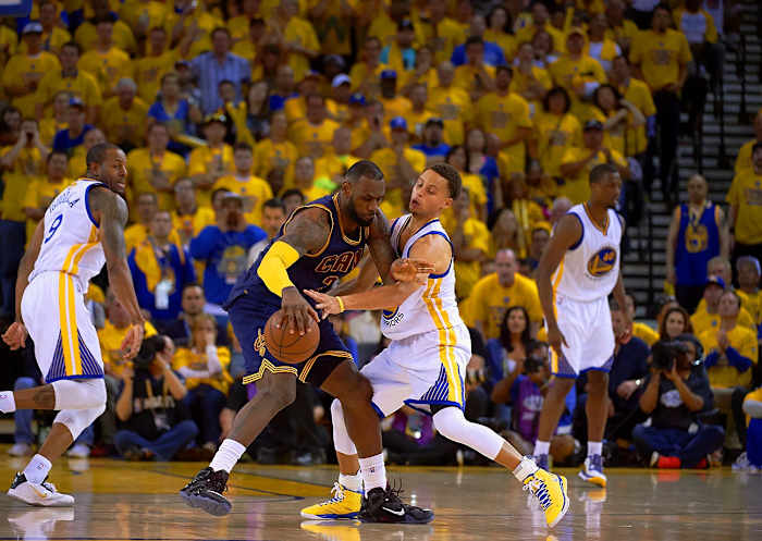 Golden-State-Warriors-Stephen-Curry-LeBron-James-X159675_TK1_8191.jpg